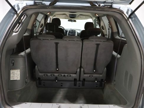 Used 2006 Chrysler Town & Country Touring image 17