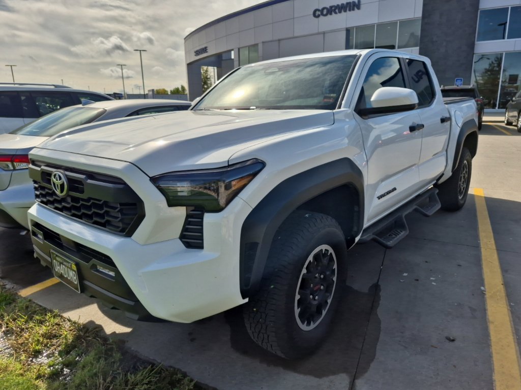 Used 2025 Toyota Tacoma TRD Off-Road AWD/4WD image 5