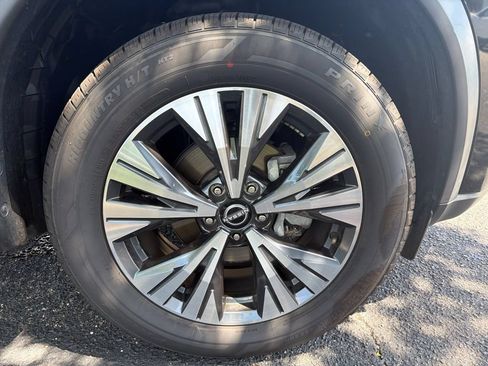 Used 2023 Nissan Rogue SV FWD image 7