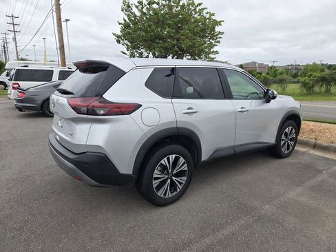 Used 2023 Nissan Rogue SV FWD image 4