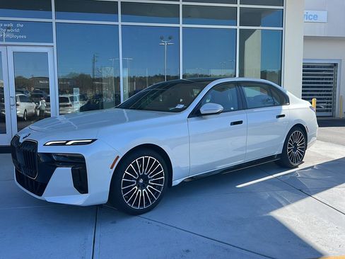 New 2026 BMW 740i xDrive AWD/4WD image 1