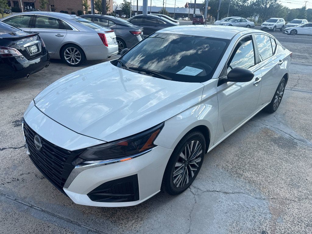 Used 2025 Nissan Altima 2.5 SV AWD/4WD image 1