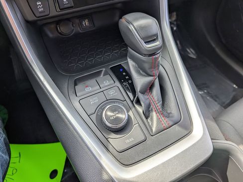 Used 2023 Toyota RAV4 SE w/ Weather & Moonroof Package image 21