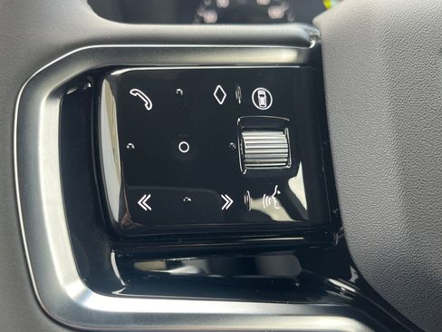 New 2025 Land Rover Discovery Sport Dynamic SE image 17