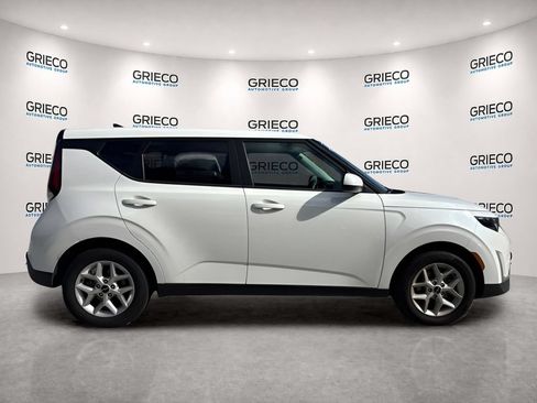 Used 2025 Kia Soul LX w/ LX Technology Package FWD image 2