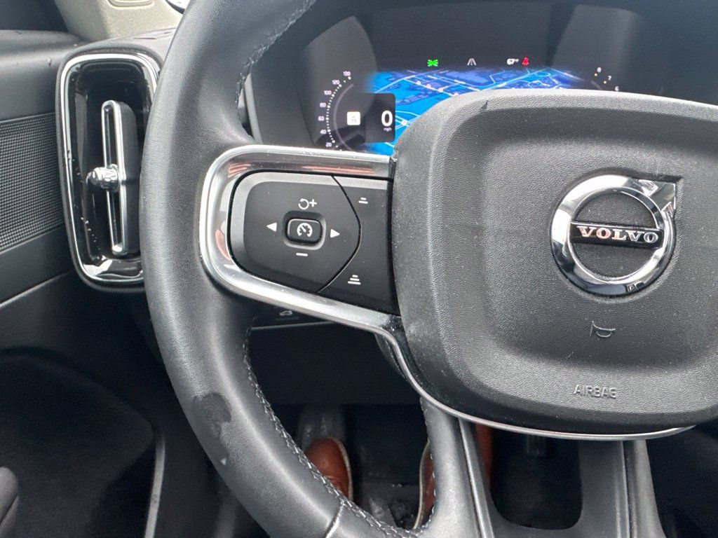 Used 2023 Volvo XC40 B5 Plus w/ Driver Assist Package AWD/4WD image 18