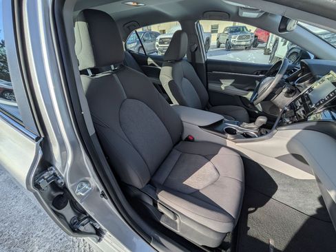 Used 2022 Toyota Camry LE image 20