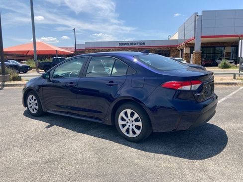 Used 2025 Toyota Corolla LE FWD image 7