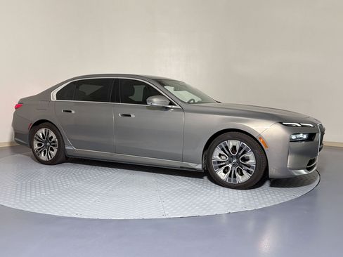 Certified 2023 BMW i7 xDrive60 w/ Parking Assistance Package AWD/4WD image 6