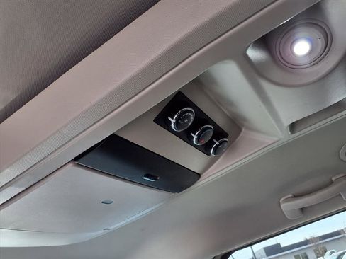 Used 2016 Chrysler Town & Country Touring image 26