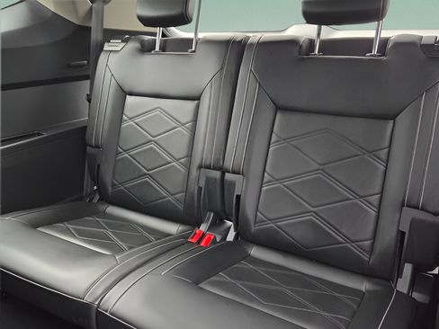 Certified 2024 Volkswagen Atlas SE FWD image 9
