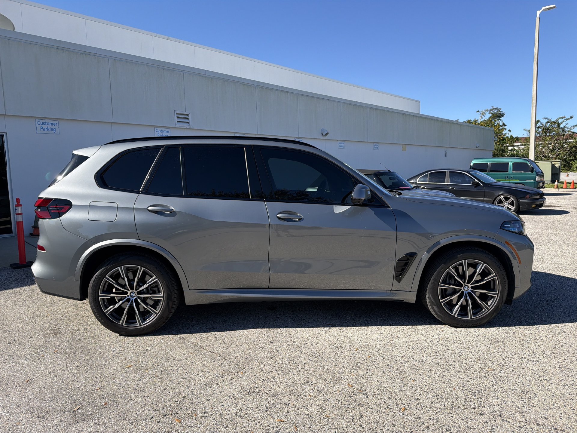 Used 2026 BMW X5 xDrive50e w/ M Sport Package AWD/4WD image 3