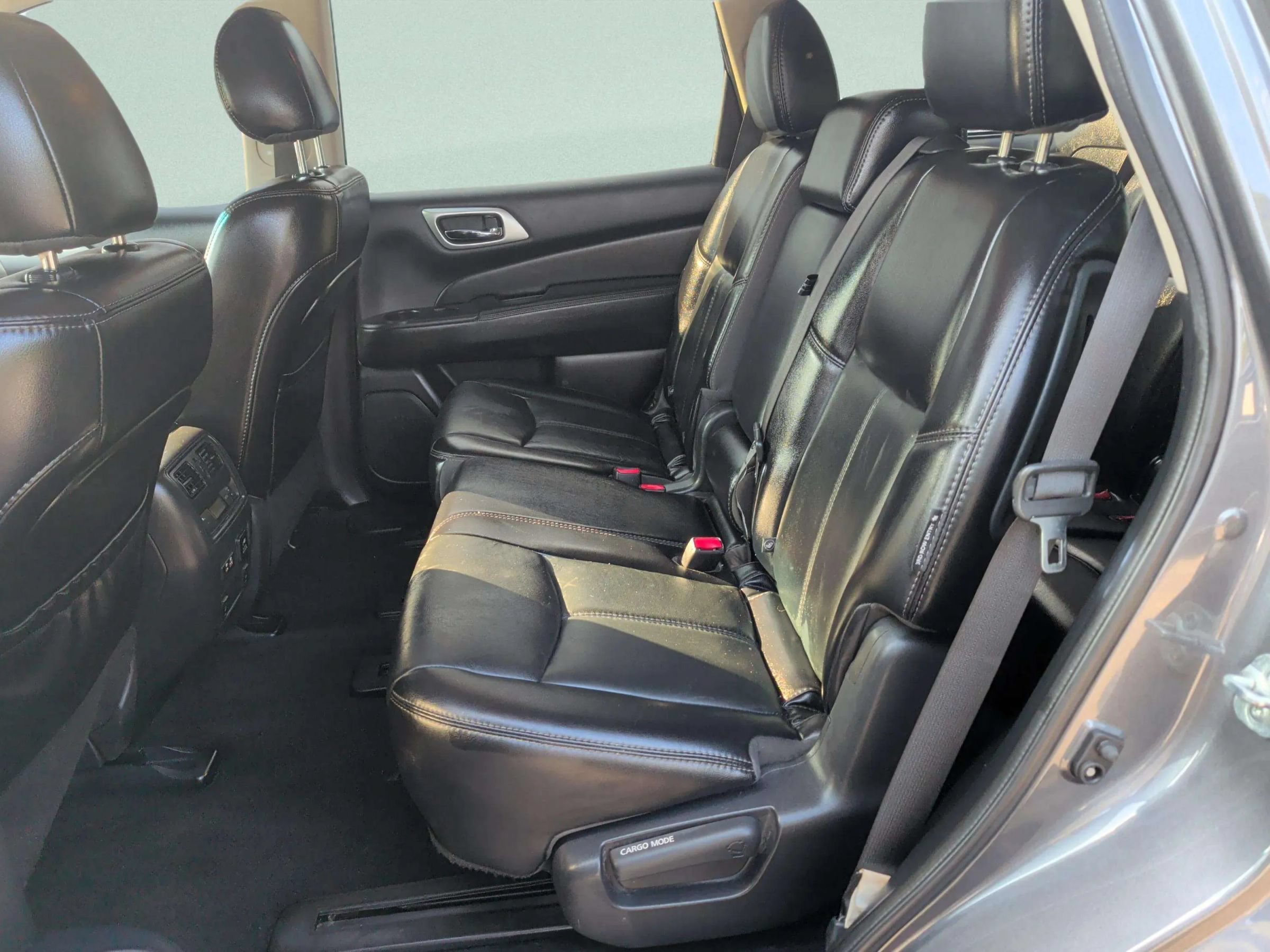 Used 2020 Nissan Pathfinder SL FWD image 29