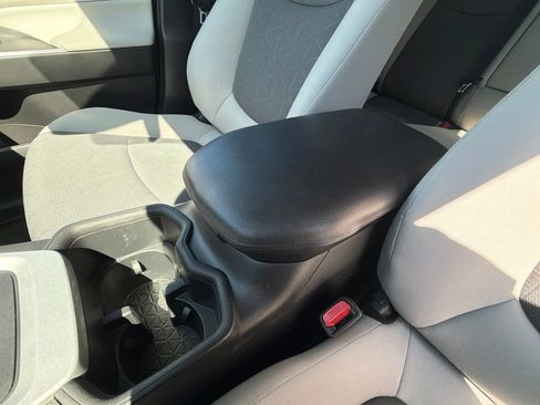 Used 2022 Toyota RAV4 XLE w/ Convenience Package AWD/4WD image 20