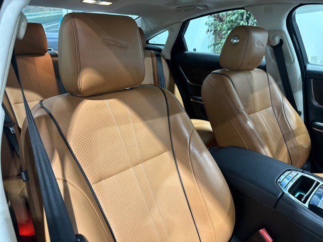 Used 2016 Jaguar XJ R-Sport RWD image 55