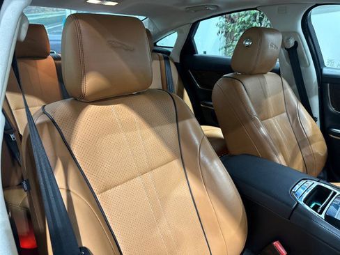 Used 2016 Jaguar XJ R-Sport RWD image 55