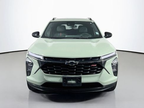 Used 2024 Chevrolet Trax RS w/ Sunroof Package FWD image 2