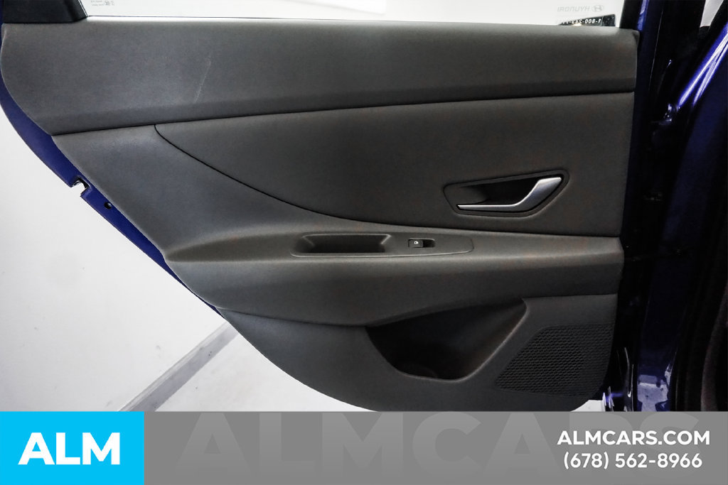 Used 2025 Hyundai Elantra SEL FWD image 46