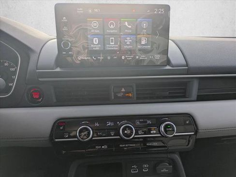 New 2025 Honda Pilot Touring image 12