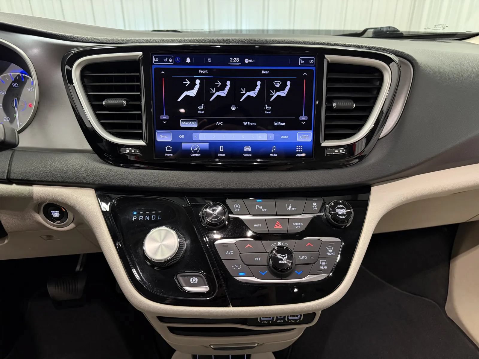 Used 2021 Chrysler Pacifica Touring-L FWD image 28