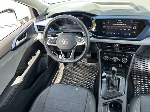 Certified 2024 Volkswagen Taos SE FWD image 12