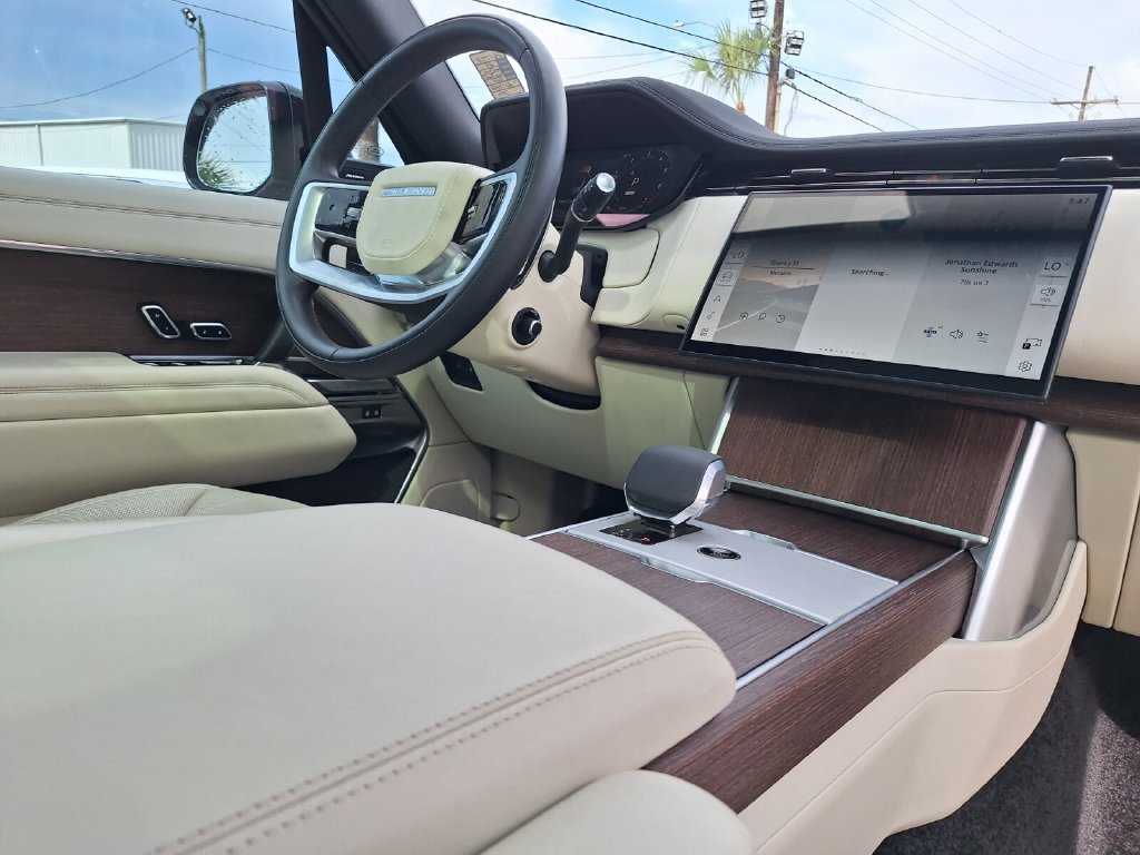 Used 2025 Land Rover Range Rover SE AWD/4WD image 27
