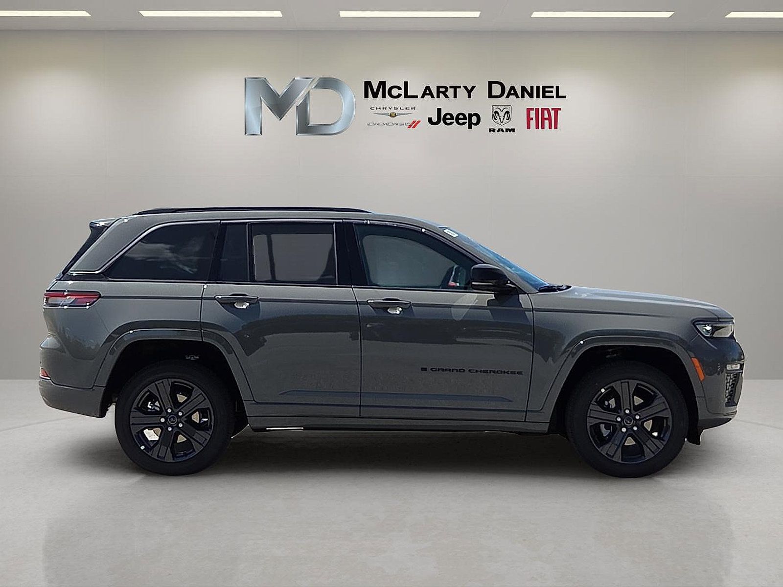 New 2027 Jeep Grand Cherokee Limited AWD/4WD image 6