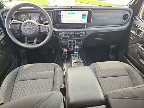 Certified 2025 Jeep Wrangler Unlimited Rubicon 4xe w/ Convenience Group AWD/4WD image 20