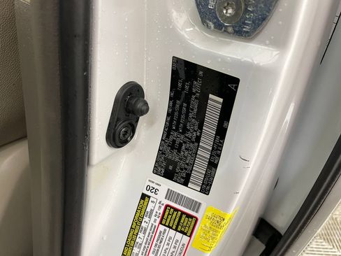 Used 2018 Toyota Sienna XLE Premium AWD/4WD image 39