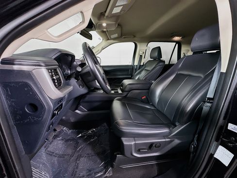 Used 2024 Ford Expedition Max XLT image 12
