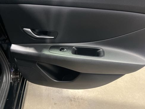 Used 2023 Hyundai Elantra SEL image 31