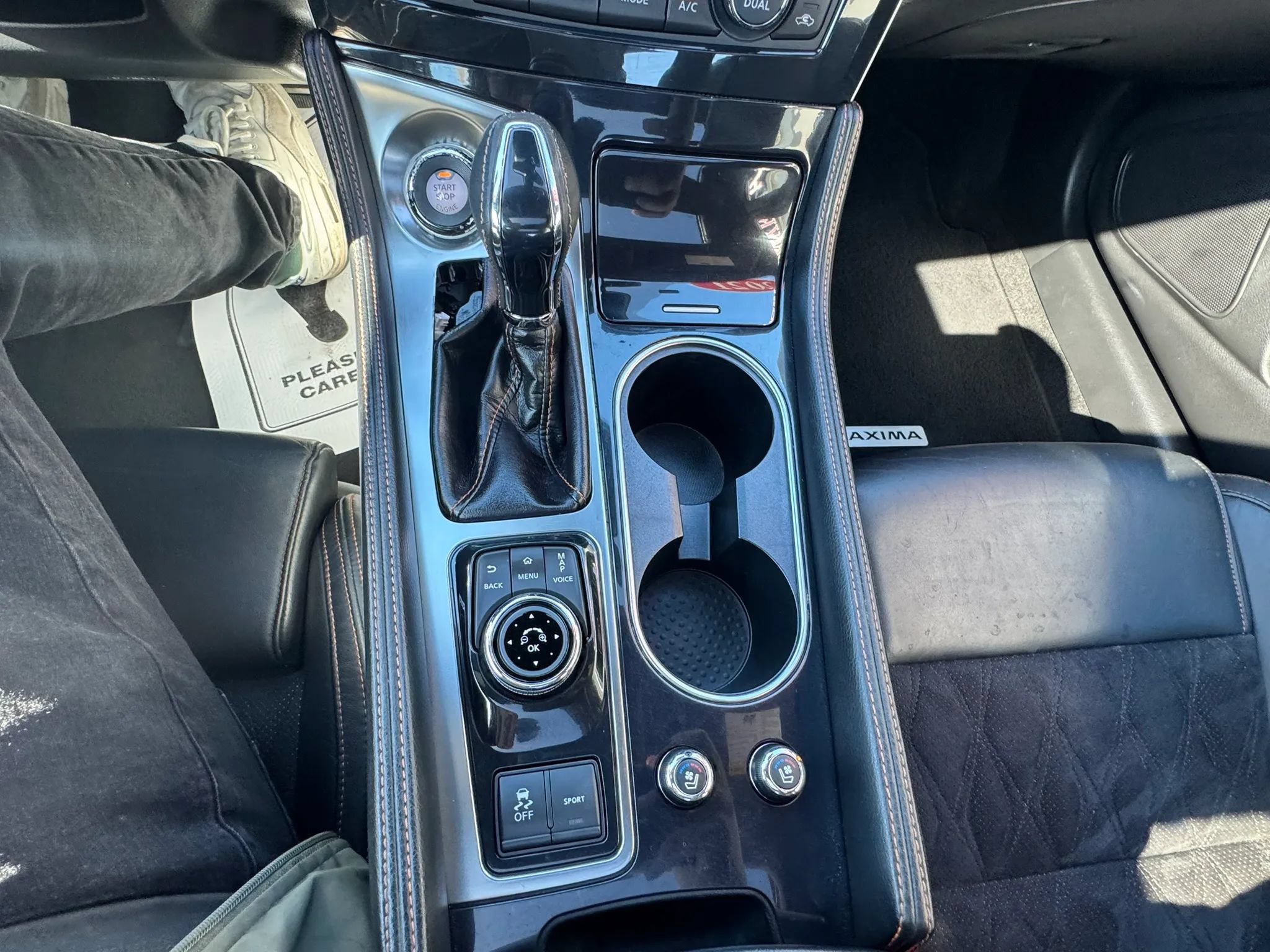 Used 2021 Nissan Maxima SR w/ Sport Mat Group FWD image 12