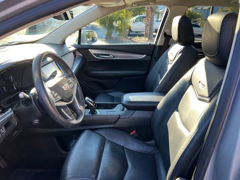 Used 2018 Cadillac XT5 Luxury w/ Driver Awareness Package image 9