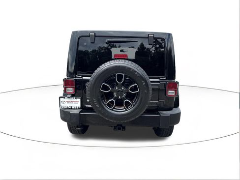 Used 2018 Jeep Wrangler Unlimited Sahara AWD/4WD image 4