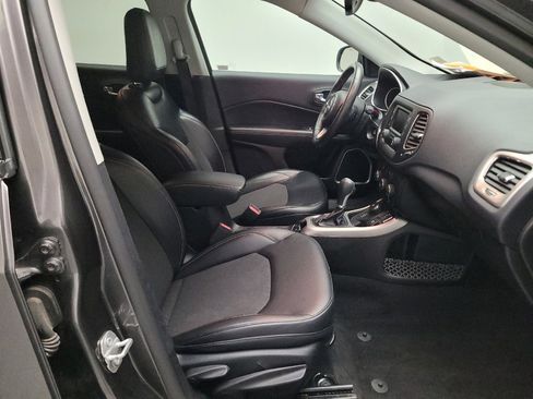 Used 2017 Jeep Compass Latitude w/ Safe & Security Group AWD/4WD image 21