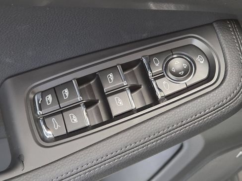 Certified 2026 Porsche Macan S AWD/4WD image 15