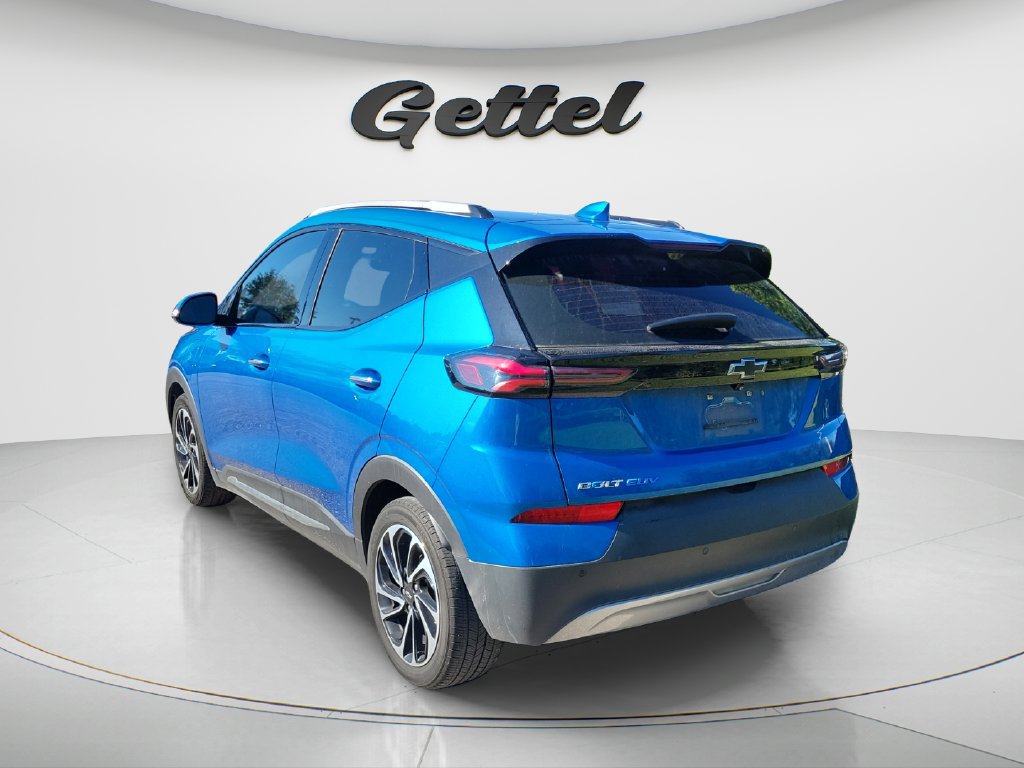 Used 2023 Chevrolet Bolt EUV Premier w/ Sun & Sound Package FWD image 8