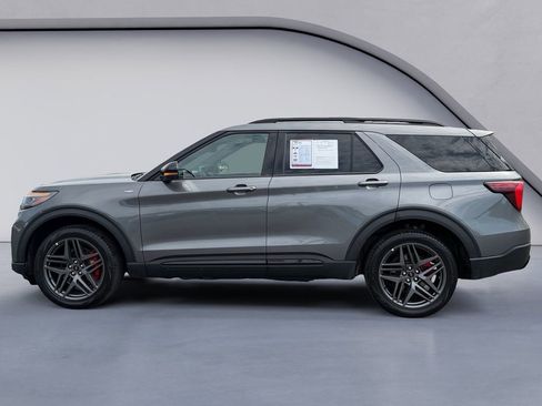Used 2025 Ford Explorer ST-Line w/ ST-Line Street Pack AWD/4WD image 2