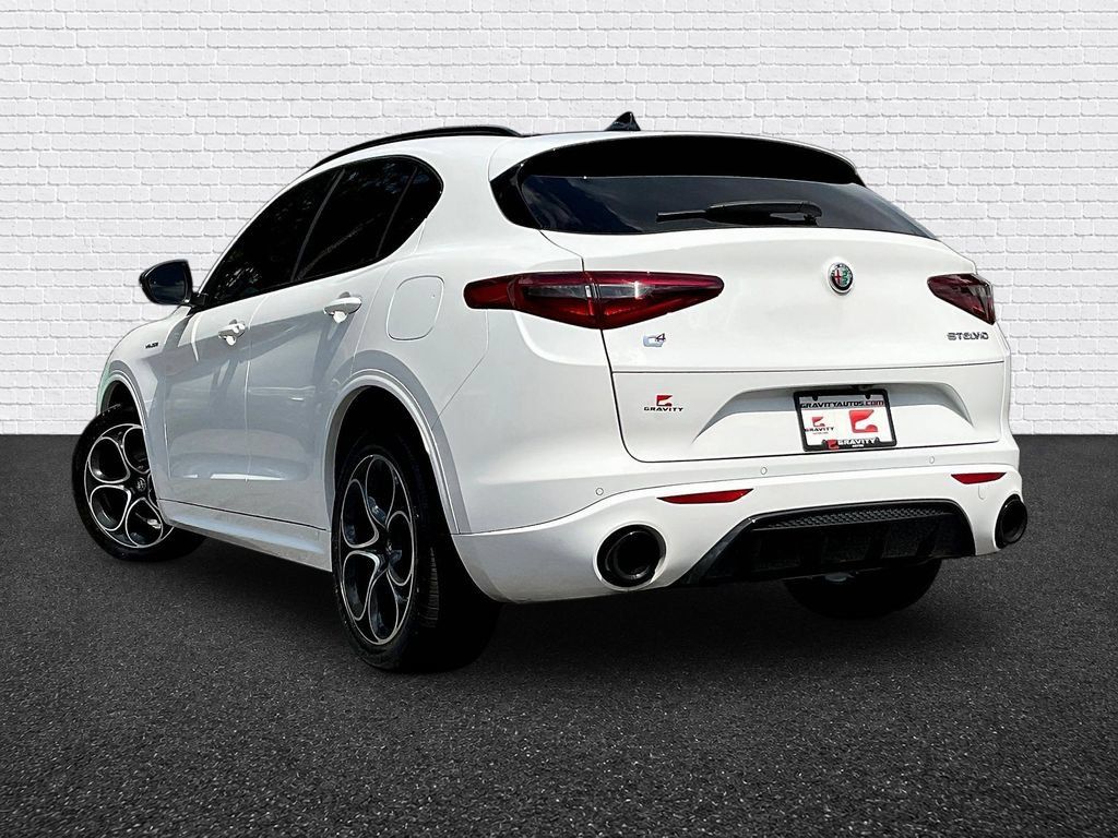 Used 2023 Alfa Romeo Stelvio Veloce AWD/4WD image 4