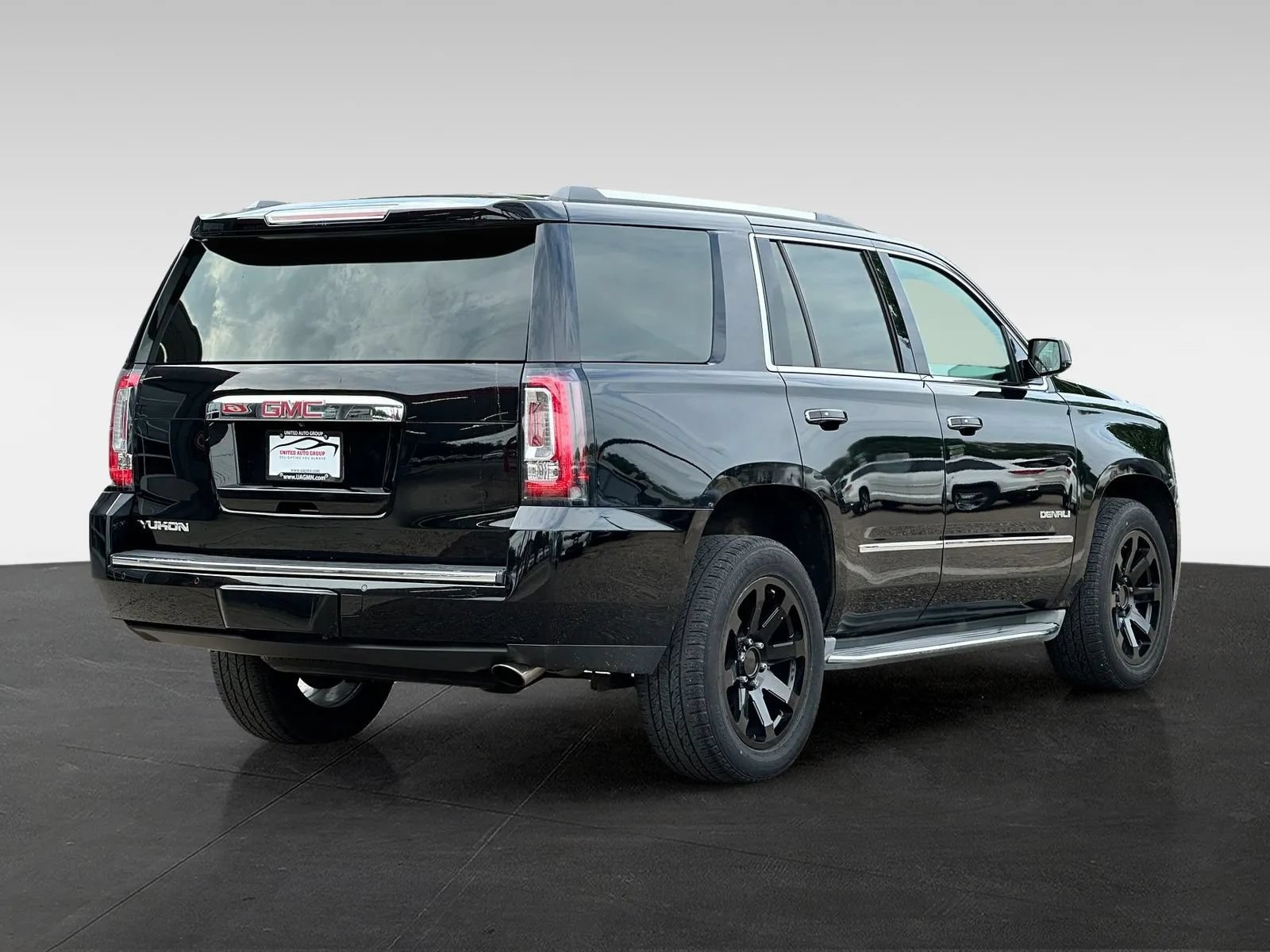 Used 2015 GMC Yukon Denali w/ Touring Package AWD/4WD image 7