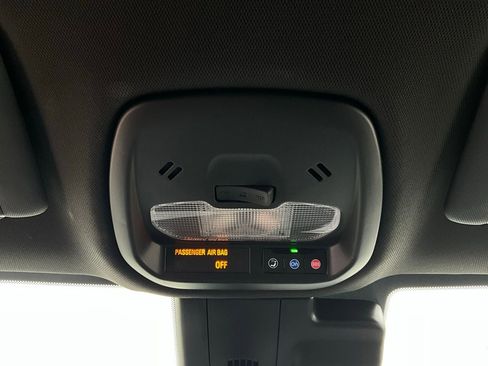 Used 2025 Buick Envista Sport Touring image 16