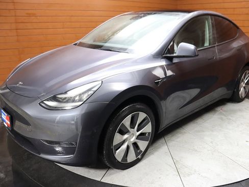 Used 2022 Tesla Model Y Long Range AWD/4WD image 15