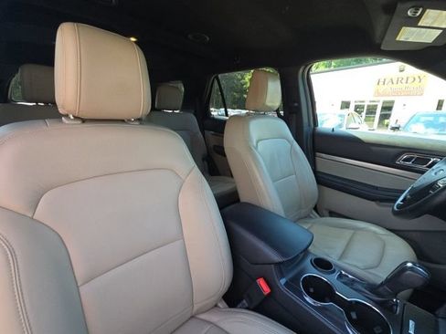 Used 2018 Ford Explorer XLT w/ Equipment Group 202A FWD image 22