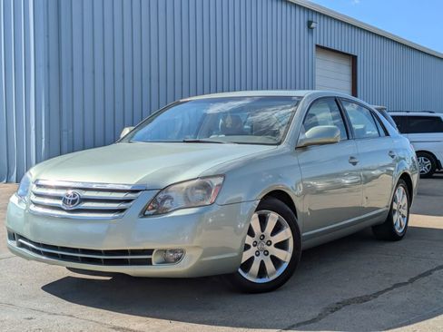 Used 2005 Toyota Avalon XLS FWD image 1