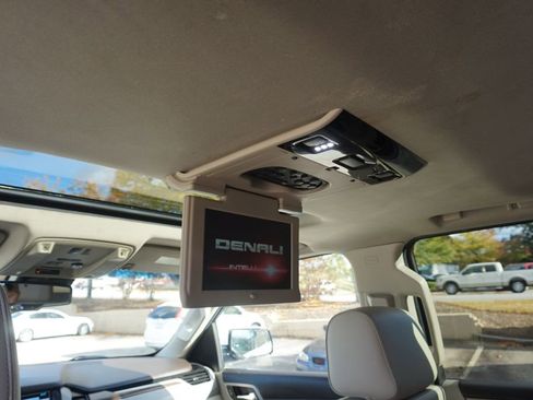 Used 2019 GMC Yukon XL Denali w/ Denali Ultimate Package image 24