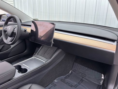 Used 2023 Tesla Model 3 Standard Range image 15