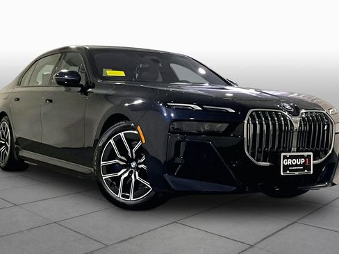 Certified 2023 BMW i7 xDrive60 AWD/4WD image 2