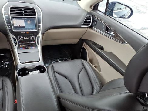 Used 2019 Lincoln Nautilus Reserve w/ Driver Assistance Package image 12