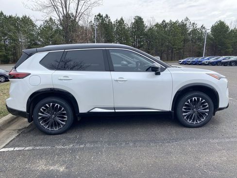 Used 2024 Nissan Rogue Platinum image 6