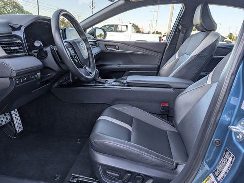 Used 2025 Toyota Camry SE w/ Convenience Package FWD image 25